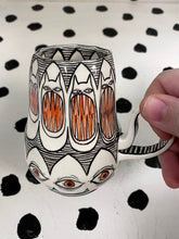 Load image into Gallery viewer, Spinning Cat Eyes