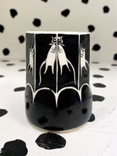 Load image into Gallery viewer, Biting Cats Cup