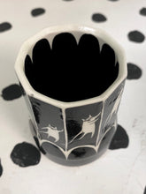 Load image into Gallery viewer, Biting Cats Cup