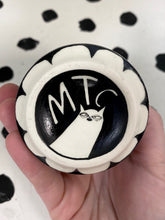 Load image into Gallery viewer, Biting Cats Cup