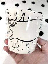 Load image into Gallery viewer, Queen of Farts Cup
