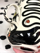 Load image into Gallery viewer, Frog Party Mug