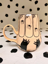 Load image into Gallery viewer, Floating Spider Spinning Mug