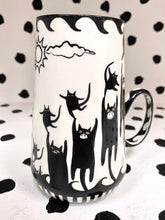 Load image into Gallery viewer, Spinning Wave Cat Cup