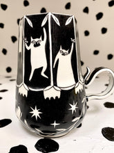 Load image into Gallery viewer, Fly Catcher Spinning Mug