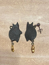 Load image into Gallery viewer, Pooping Cat Earrings- Black