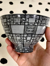 Load image into Gallery viewer, Quilt Pattern Cats Bowl
