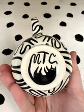 Load image into Gallery viewer, Spinning Black Cat Mug
