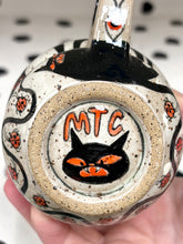 Load image into Gallery viewer, Wiggly Cat Mug
