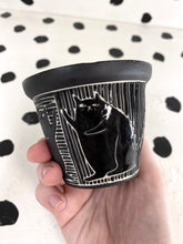 Load image into Gallery viewer, Carved Cat Cup
