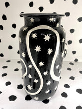 Load image into Gallery viewer, Triple Cat Vase
