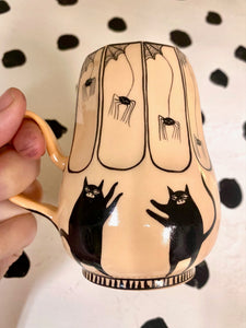 Floating Spider Spinning Mug