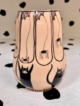 Load image into Gallery viewer, Floating Spider Spinning Mug
