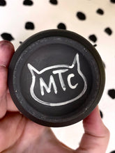 Load image into Gallery viewer, Marble Lidded Witch Cat Cup
