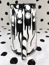 Load image into Gallery viewer, Spinning Wave Cat Cup
