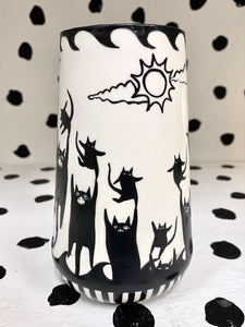 Spinning Wave Cat Cup