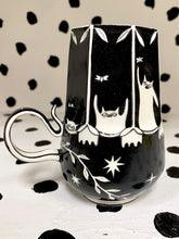 Load image into Gallery viewer, Fly Catcher Spinning Mug
