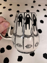 Load image into Gallery viewer, Spinning Black Cat Mug
