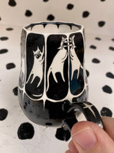 Load image into Gallery viewer, Spinning Biting Cat Mug
