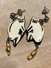 Load image into Gallery viewer, PRE-ORDER Pooping Cat Earrings
